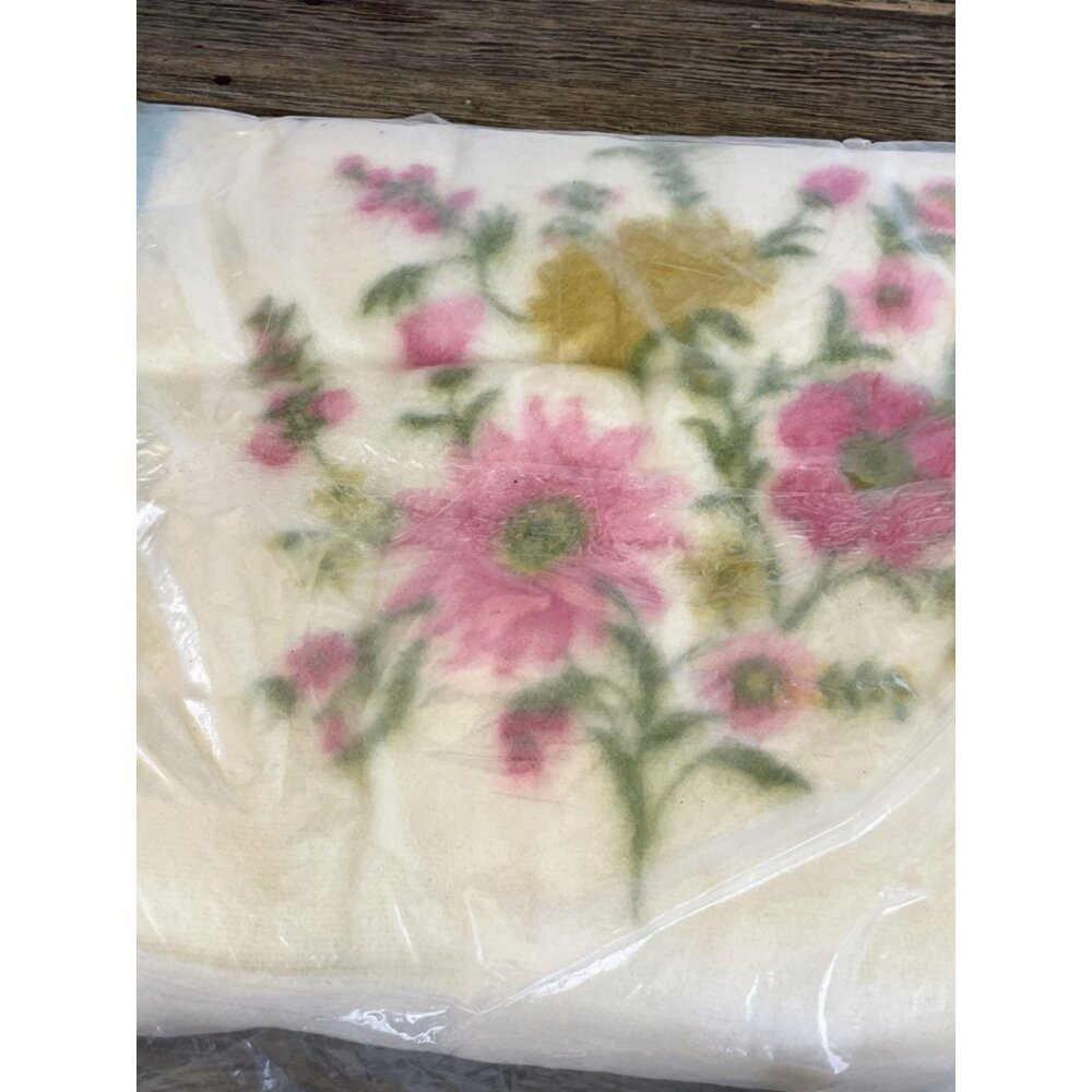 Vintage 1950s FieldCrest Blanket NOS Shabby Roses Vines 72x90" Rayon Blend - Picture 10 of 15
